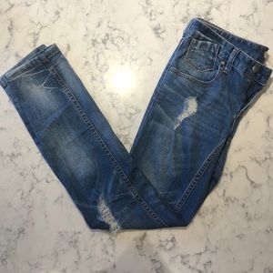 Free People ankle cut distressed denim, size 25